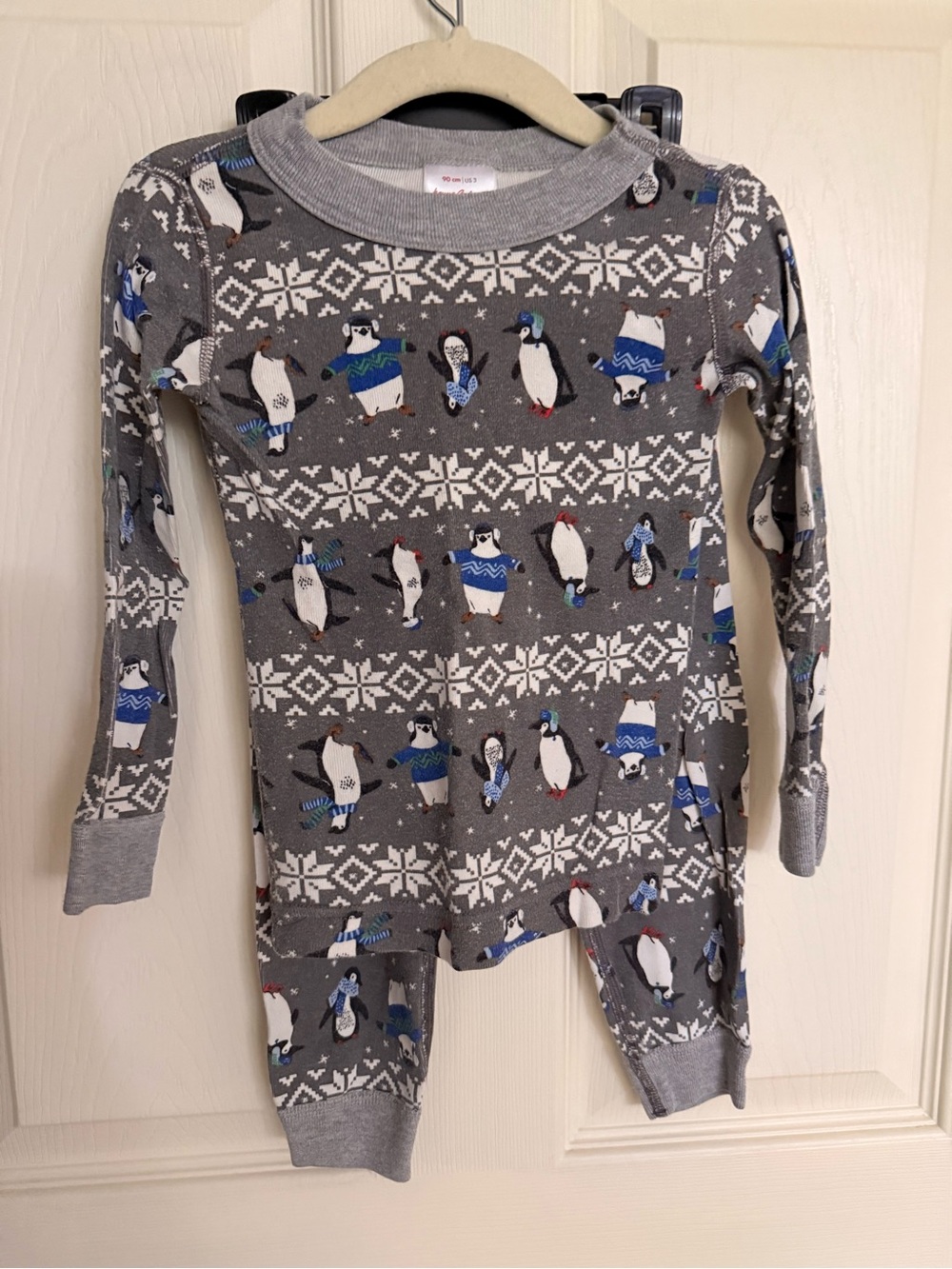 Hanna Andersson Gray Winter Penguin Print Pajama Set
